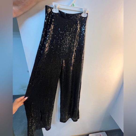 Extra long so perfect for heels.Can fit a medium too. Comes with a matching top - Picture 1 of 4